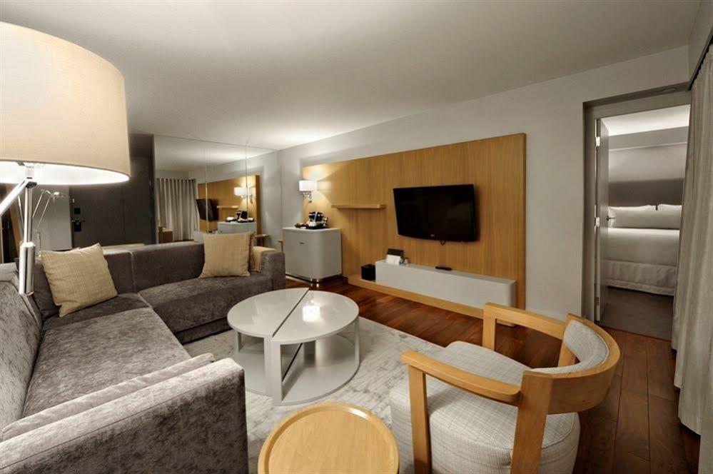 Hotel The 4*